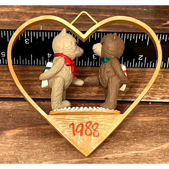 1988 HALLMARK KEEPSAKE ORNAMENT QX489-4 FIRST CHRISTMAS TOGETHER TEDDY BEAR - Picture 4 of 7